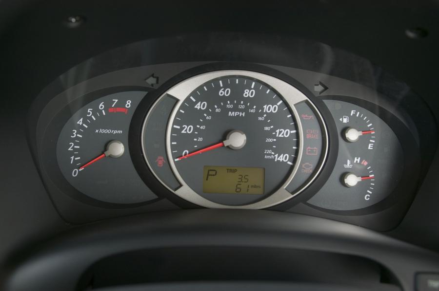  Hyundai Tucson 2004 года  (фото 16 из 74)